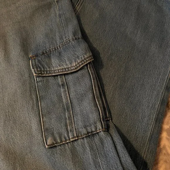 Old Navy Sky Hi Wide Leg Cargo Jeans - Picture 4 of 10